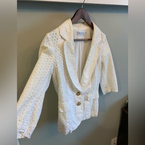 Revolution by Ricki’s White Eyelet 2 Button Blazer - Picture 5 of 8